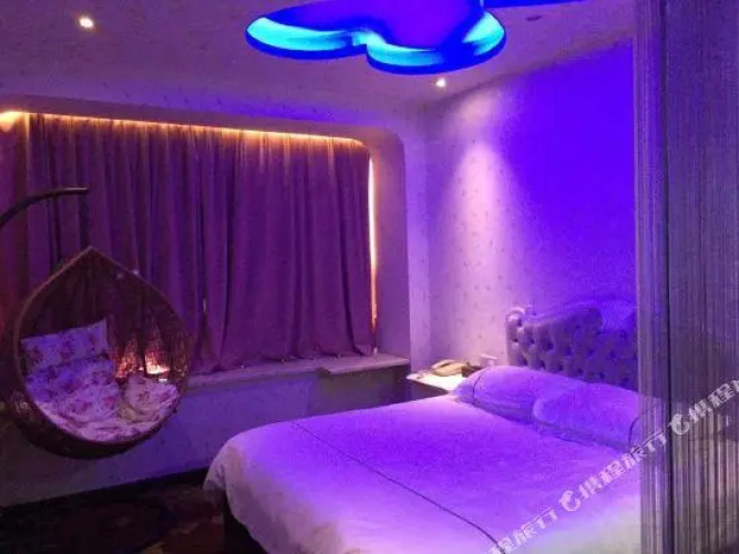 Yading Bay Hotel