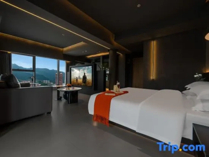 Deluxe Suite