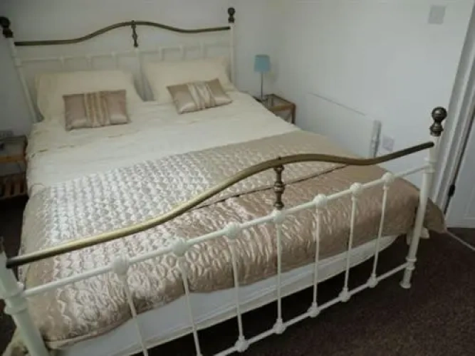 2 Bedrooms Cottage