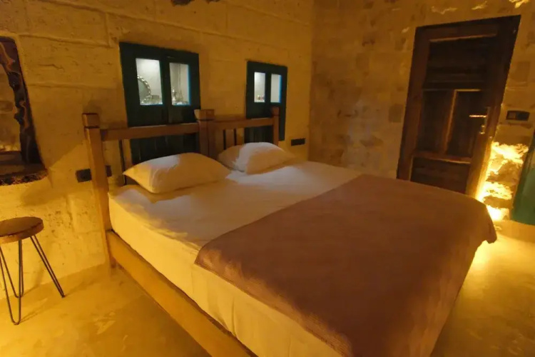Euphoria Cave House