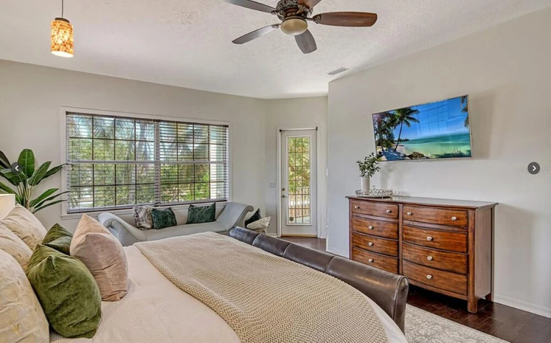 1200 Tree Bay