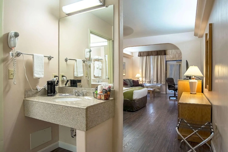 Quadruple Suite