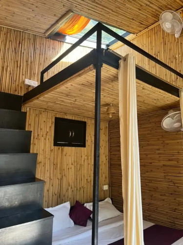 Arahnyam Pool Side Cafe & Resort