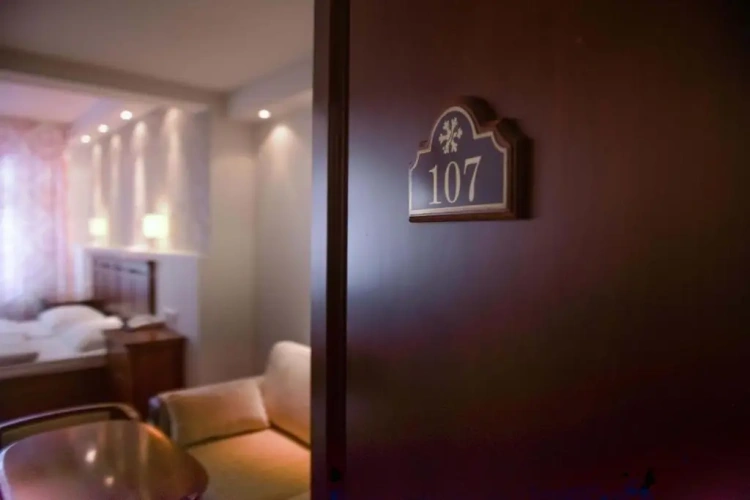 Standard Triple room