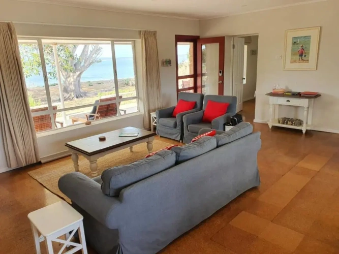 4 Bedrooms Cottage