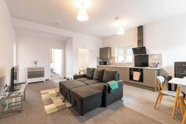 2 Bedrooms Apartment