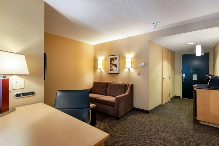 DoubleTree by Hilton Hotel Savannah Airport