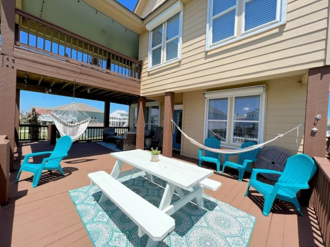 Sea-renity 3 Bedroom Home by Redawning