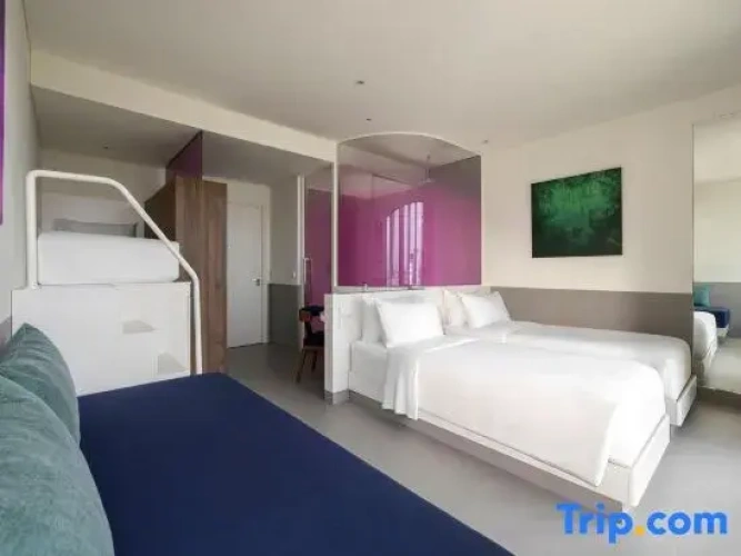 Deluxe Twin room with city view