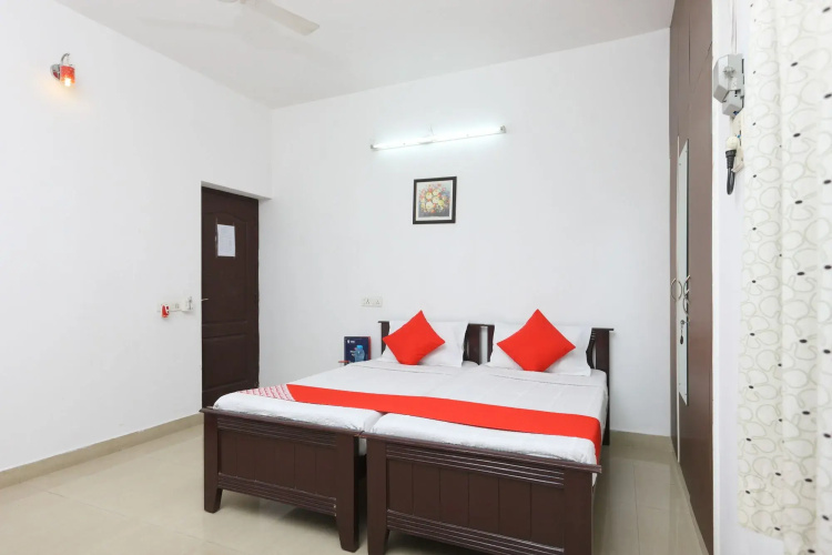 OYO 20004 SilverKey Kodambakkam