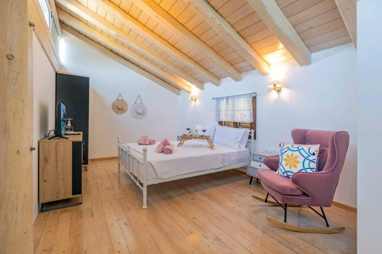 2 Bedrooms Villa