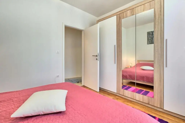 SUMMERTIME house with apartment