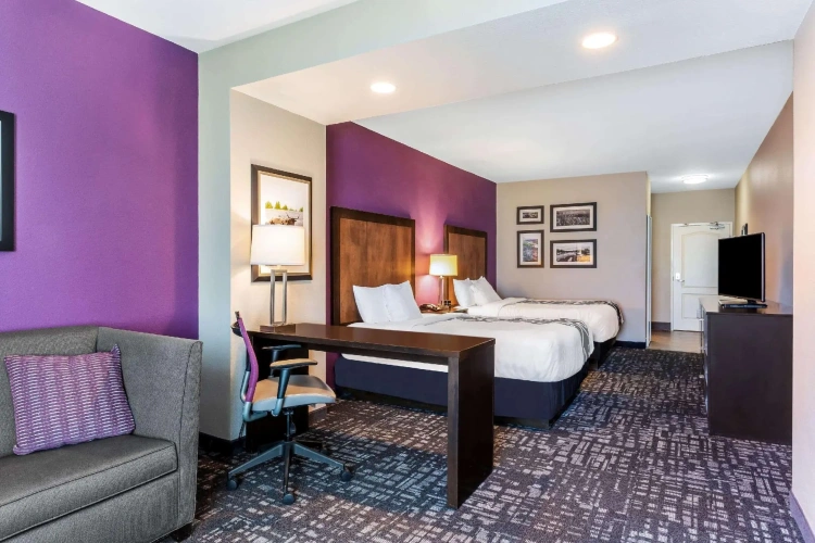 Deluxe Quadruple room