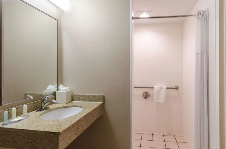 Comfort Inn Randolph - Boston photo 11