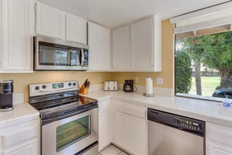 Sunny Pad w/ Patio & Pool Access in Palm Desert!