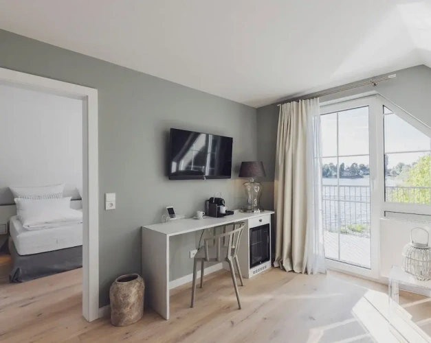 Deluxe Suite with lake view