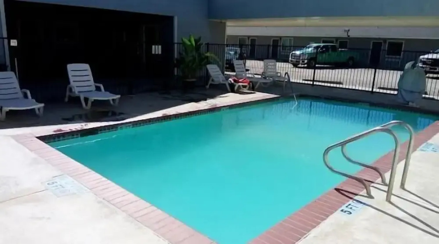 Southern Inn & Suites