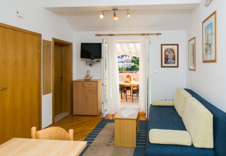 1 Bedroom Comfort Apartment with balcony and with garden view