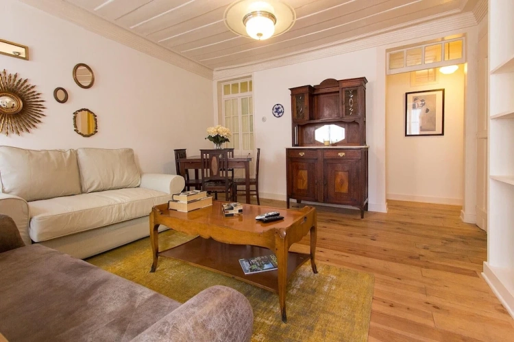 2 Bedrooms Apartment