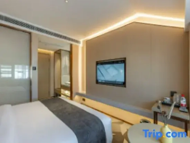Standard Double room with street view