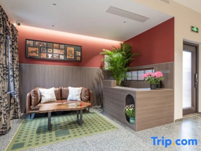 Holly Warm Castle Homestay