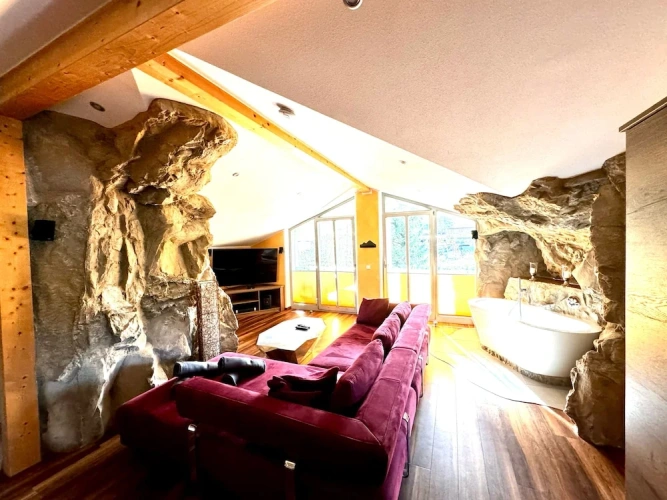 2 Bedrooms Deluxe Apartment