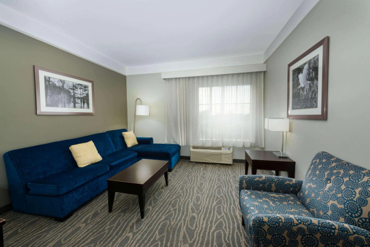 La Quinta Inn & Suites by Wyndham Lake Charles Casino Area