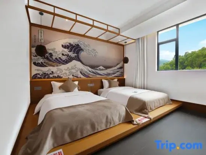 Standard Twin room with view
