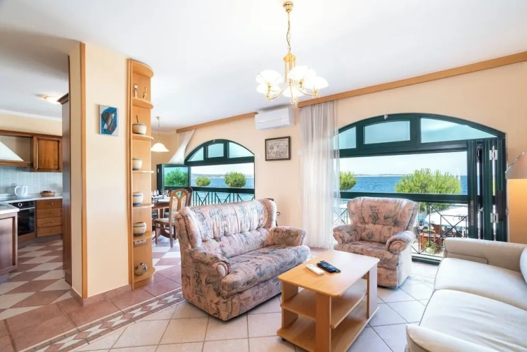 2 Bedrooms Classic Apartment beachfront