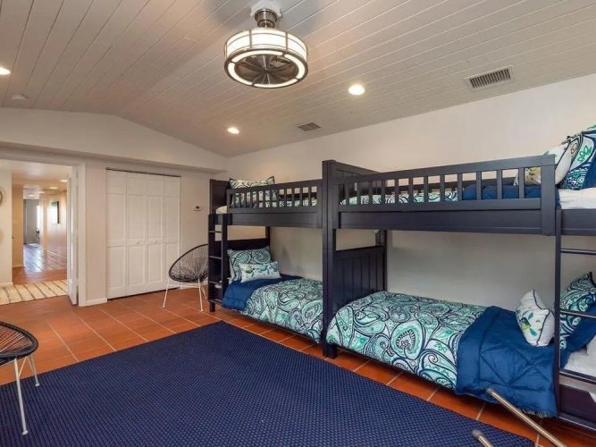 The Beach House 3 Bedroom Home by RedAwning