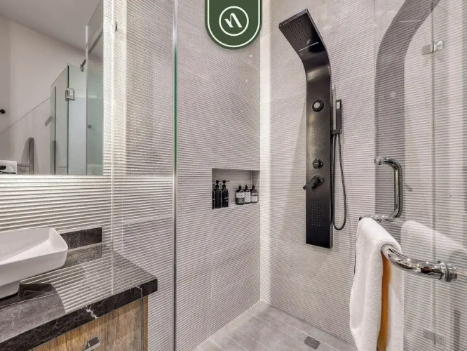 Luxury Oceanfront 3 BR Condo With Balcony