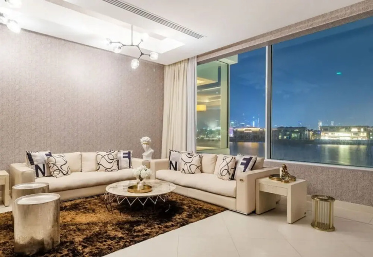 Beachfront 5BR Villa w Jacuzzi Pool on the Palm
