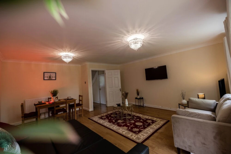 3kingbr&sofabed-garden-aircon-bbq-parkg