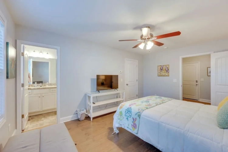 3 Bedrooms Apartment