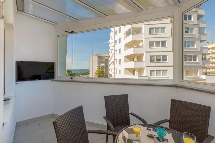 1 Bedroom Apartment with balcony and beachfront