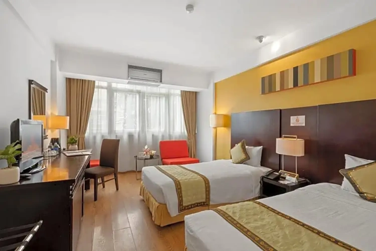 Standard Twin room with view