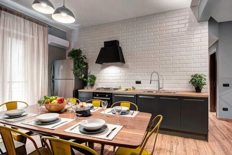 3 Bedrooms Apartment
