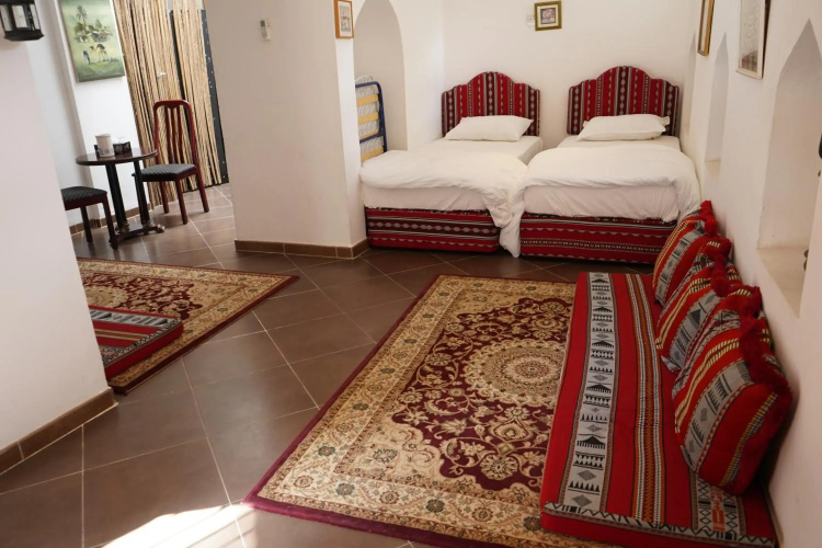 Date Palm Inn