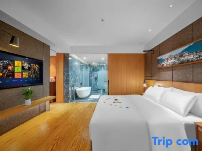 Deluxe Suite
