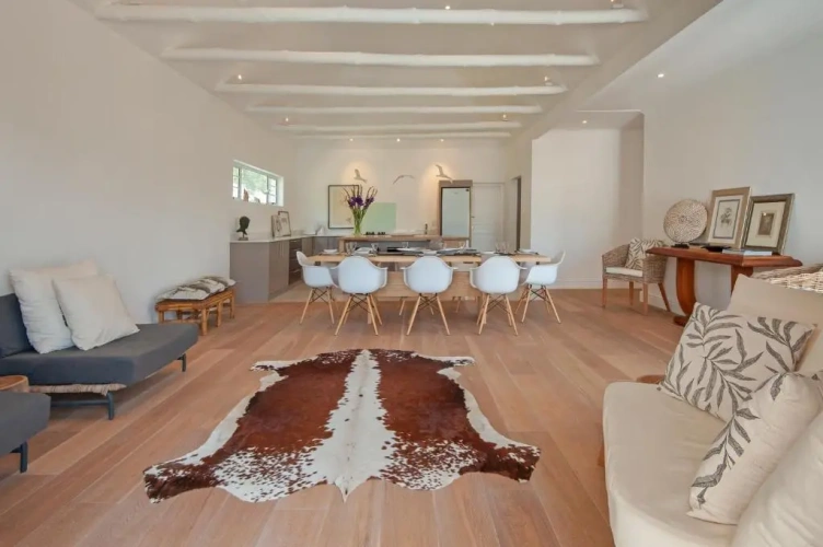 4 Bedrooms Cottage