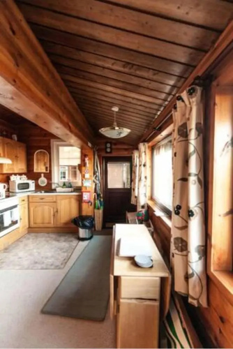 Two Bed Log Cabin in the Mountains