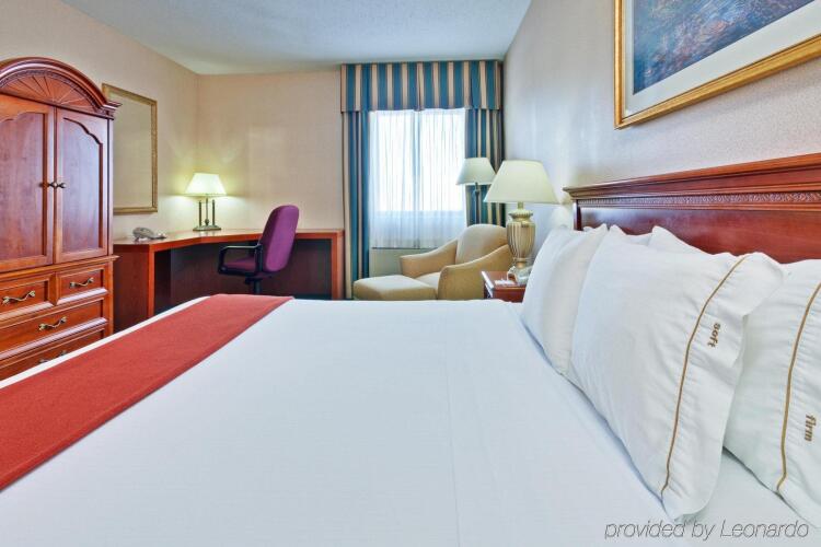 Holiday Inn Express Detroit-Warren/General Motors Technology CenterOver view