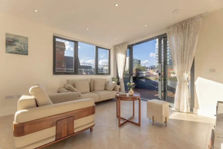 3 Bedrooms Luxury Penthouse room with city view