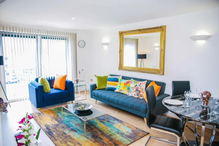 Riverside 2 Bed Apartment