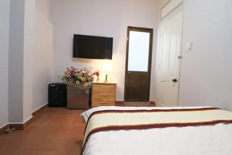 Economy room
