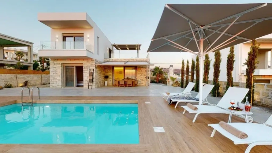 2 Bedrooms Villa