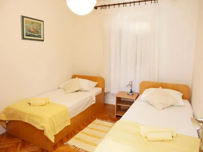 1 Bedroom Quadruple Apartment with balcony