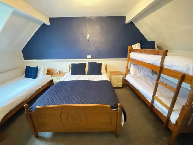 Standard Triple room