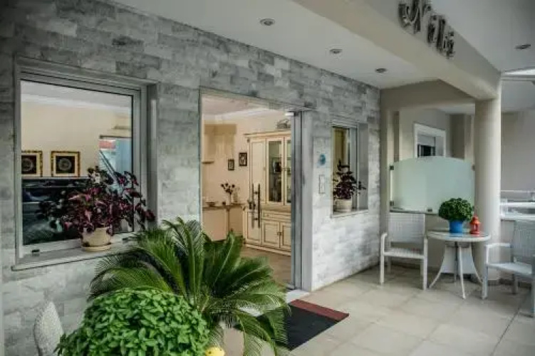 Niki Apartments