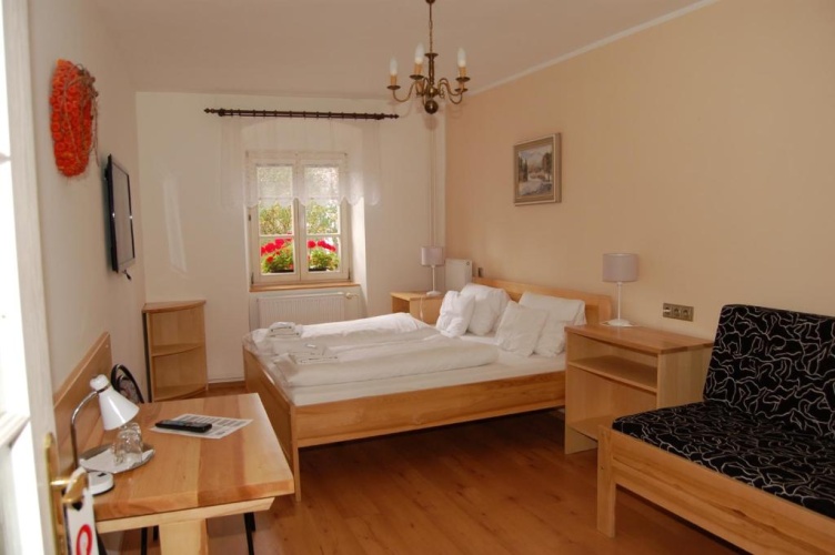 Standard Triple room with city view